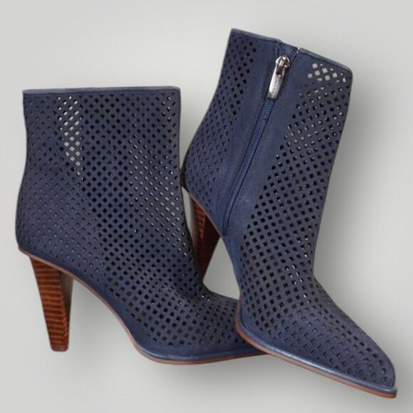 New Vince Camuto YOLANDAL Booties Lazer Cut Blue Suede w/ Zipper, Wm's 6 - Picture 3 of 10